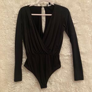 NWOT Lulu’s black bodysuit size medium